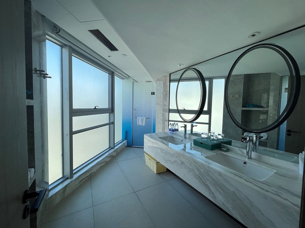 rooms-onebedroom-and-oneliving-room-sea-view-suite