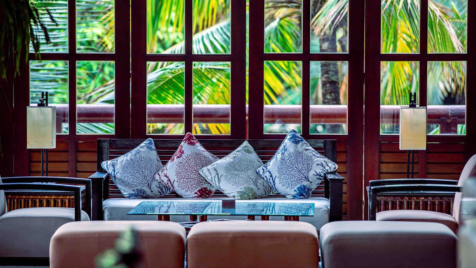 bars-palm-court-lobby-lounge