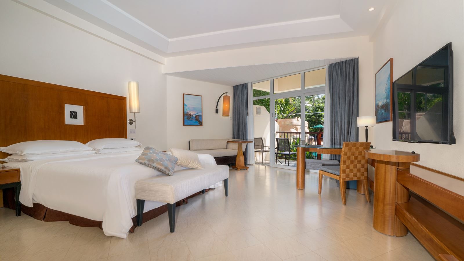 rooms-grand-deluxe-laguna-room