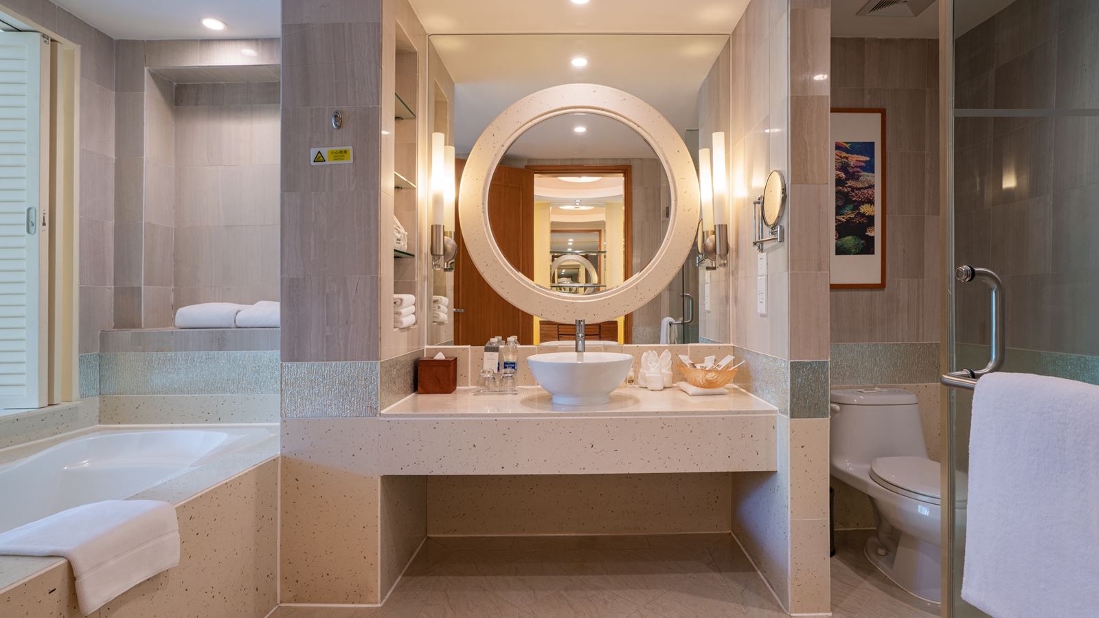 rooms-grand-deluxe-laguna-room