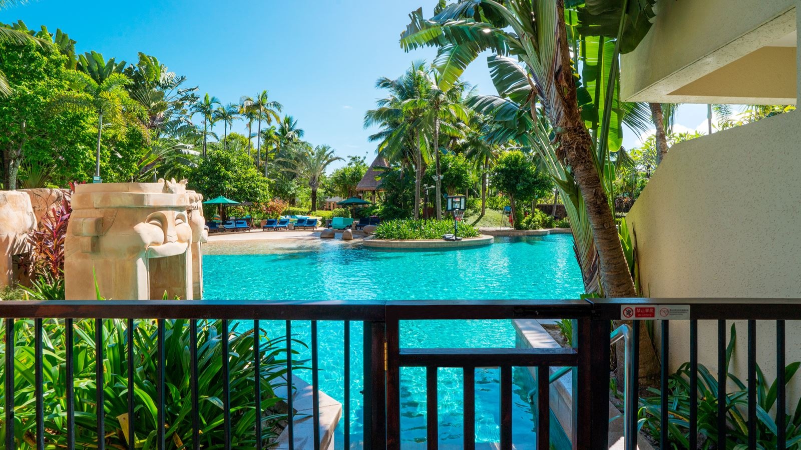 rooms-grand-deluxe-laguna-room