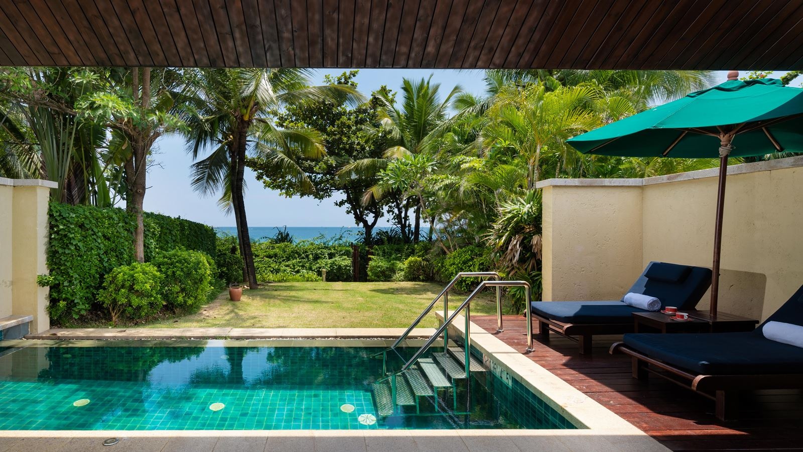 rooms-deluxe-ocean-front-villa