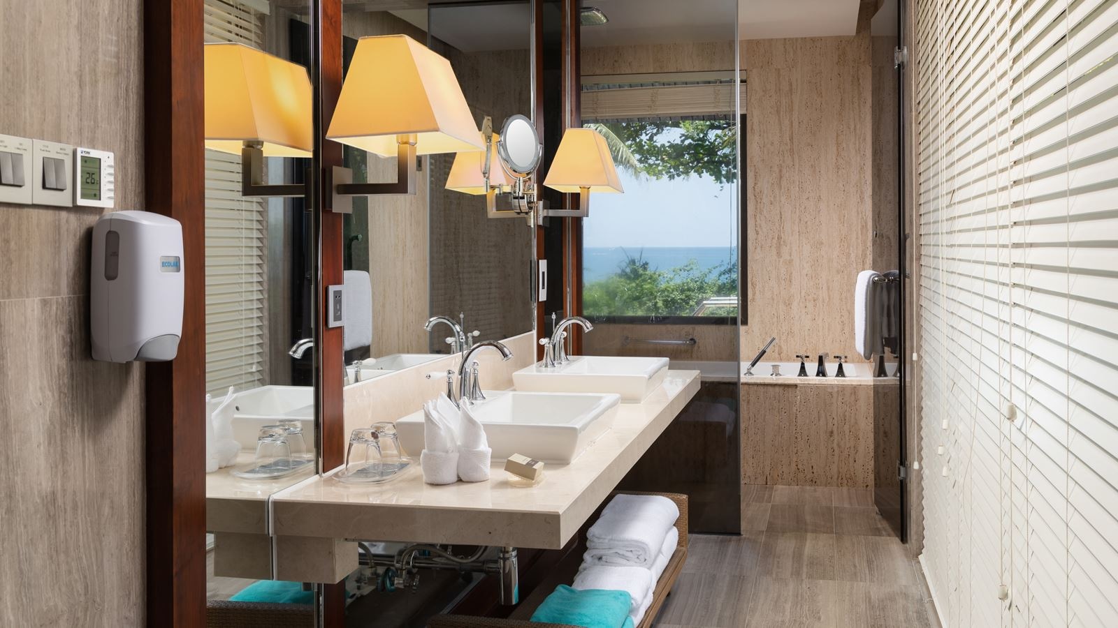 rooms-deluxe-ocean-front-villa
