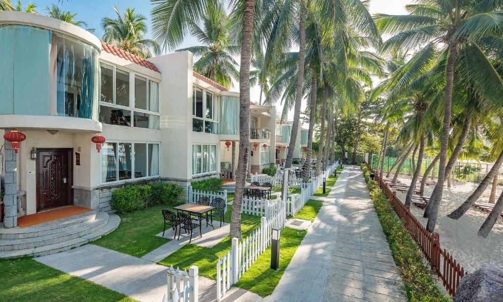 rooms-sea-side-garden-view-villa