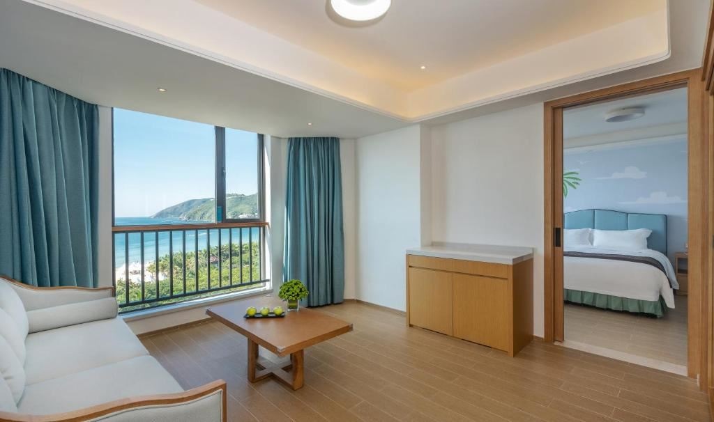 rooms-180°ocean-view-one-bedroom-one-living-room-family-suite-180°