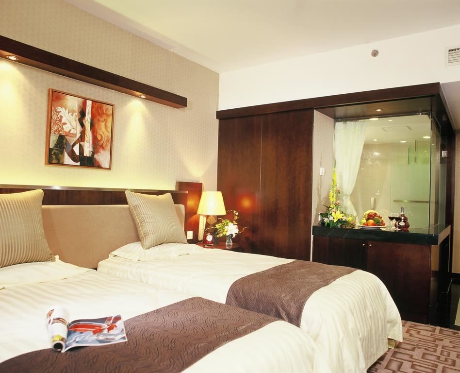 rooms-double-king-size-bed
