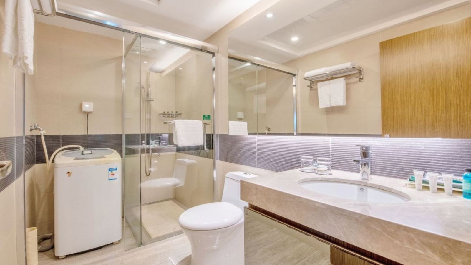 rooms-apartment-city-view-two-bedrooms