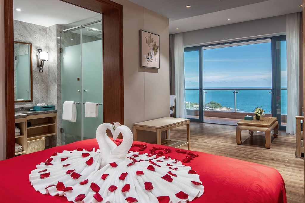 rooms-180-degree-ocean-view-open-suite