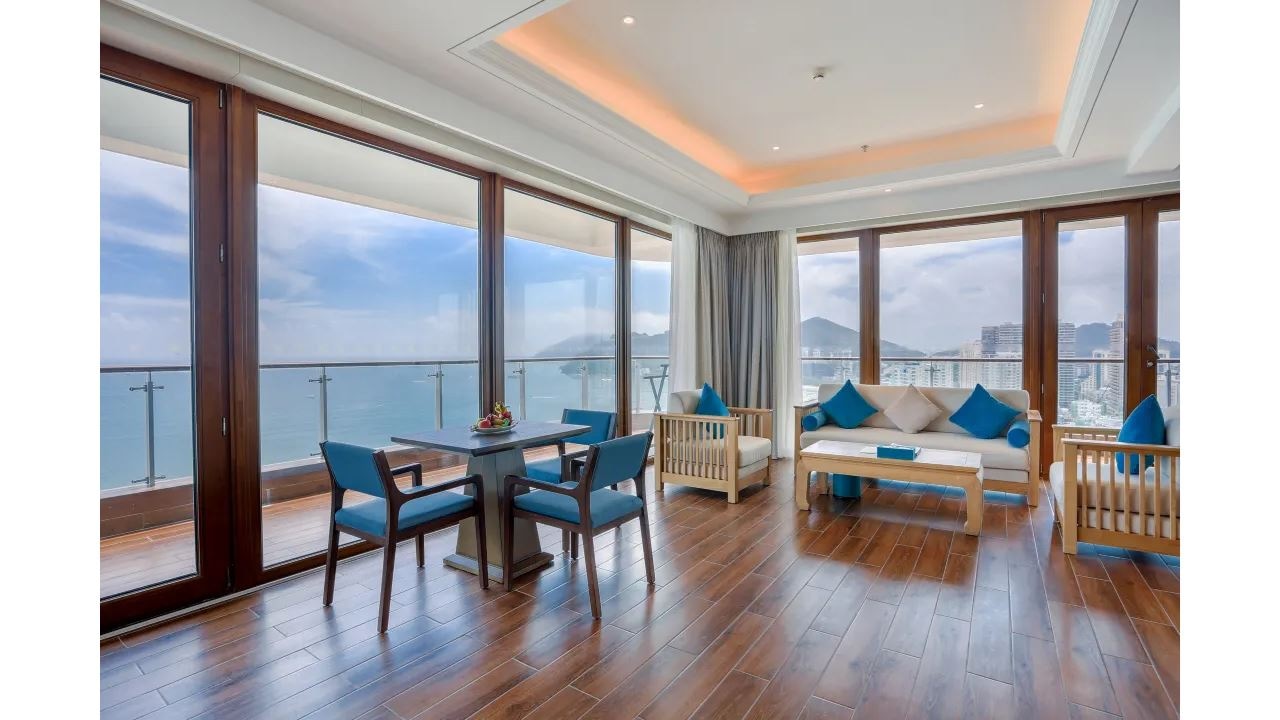 rooms-270-degree-ocean-view-suite