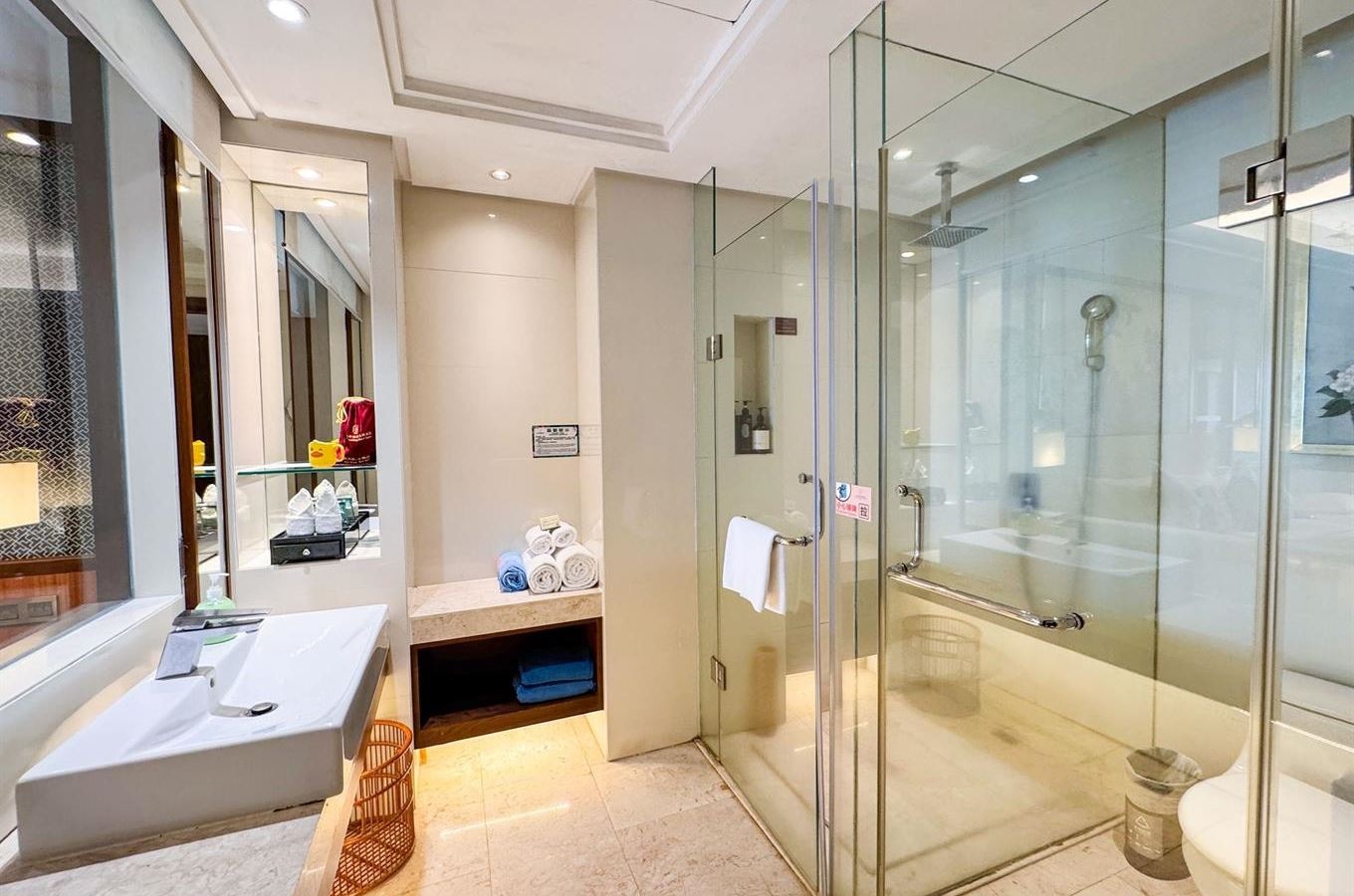 rooms-family-anime-themed-room1king-bed