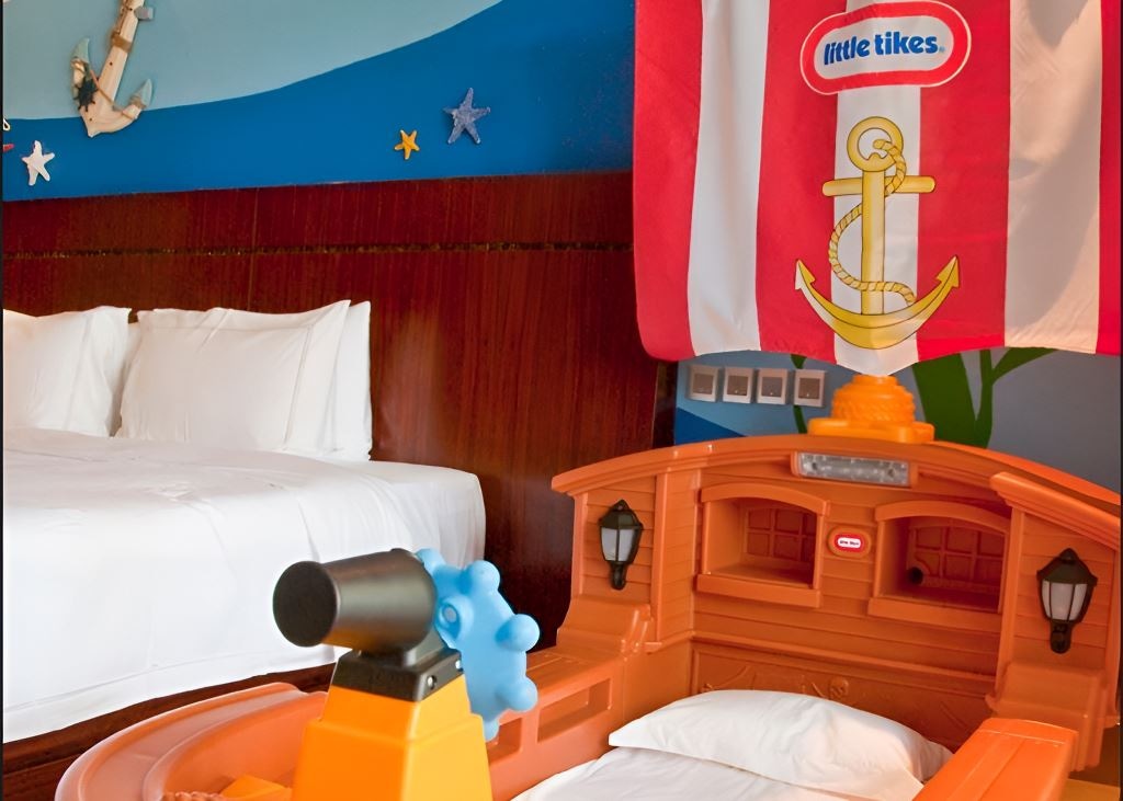 rooms-deluxe-family-room-with-childrens-pool