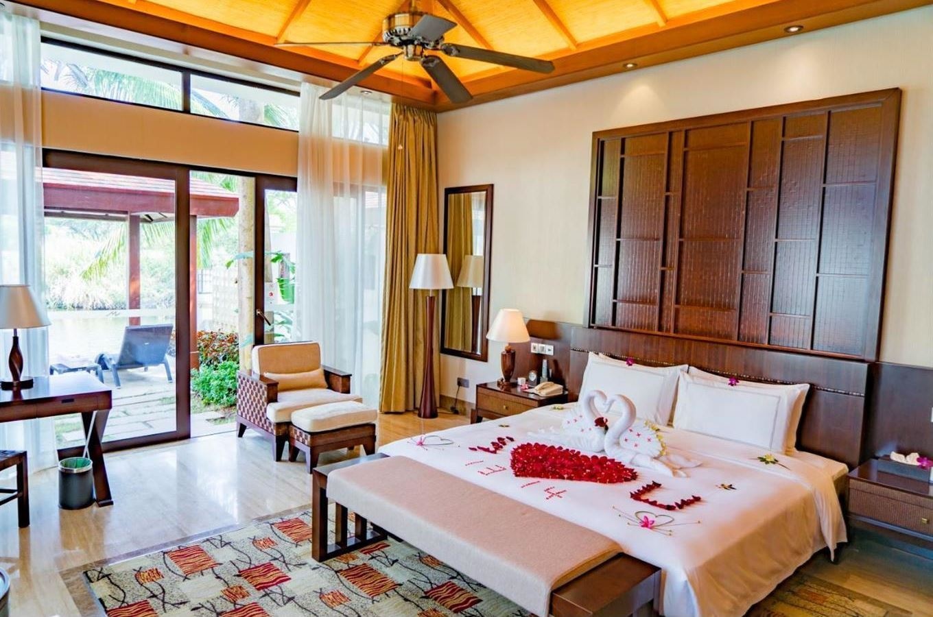 rooms-1bedroom-honeymoon-pool-villa