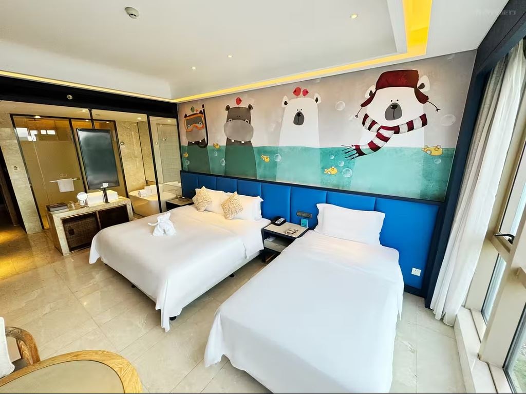 rooms-harbor-view-family-room