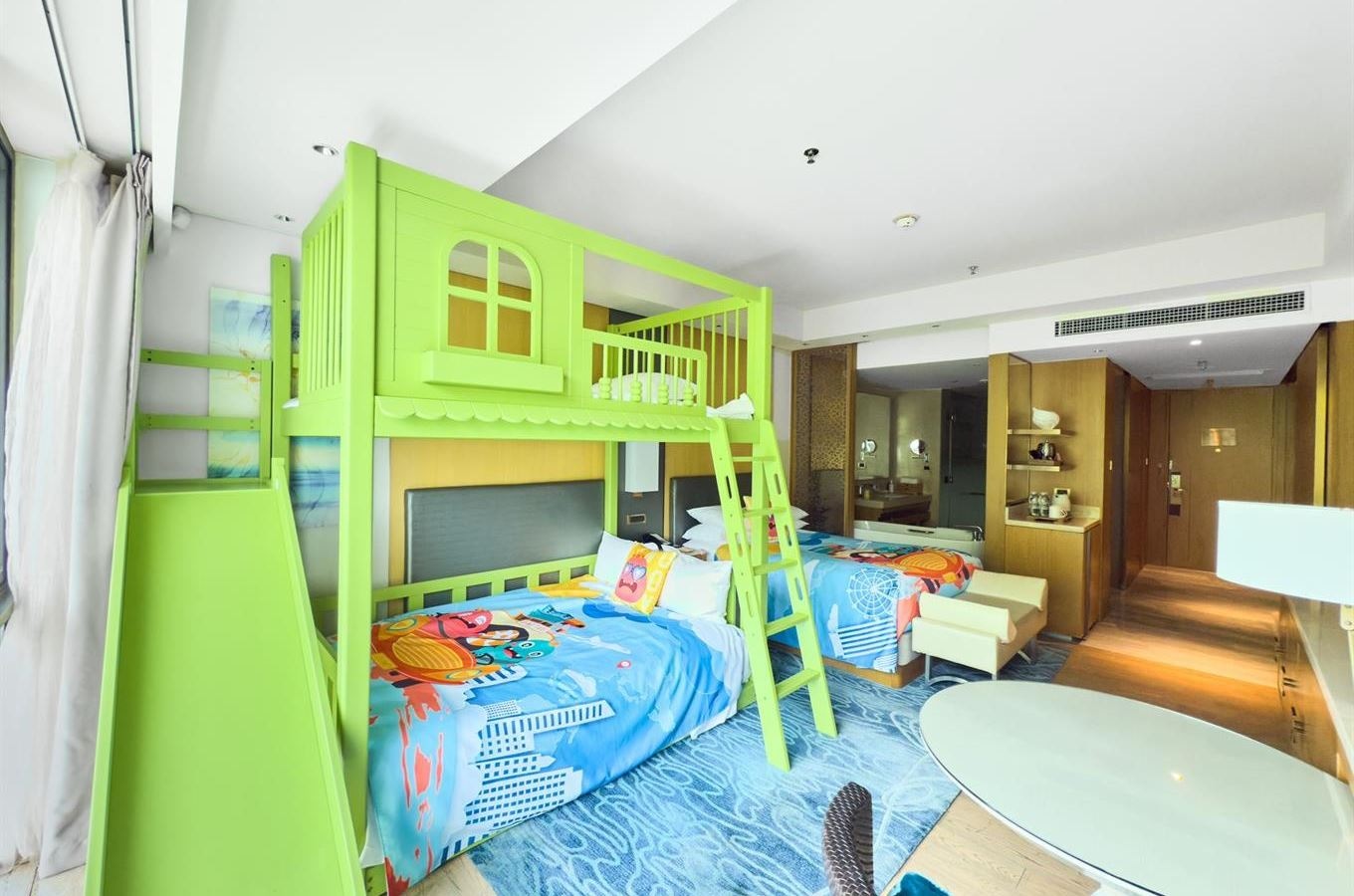 rooms-deluxe-family-room-with-1-bunk-bed