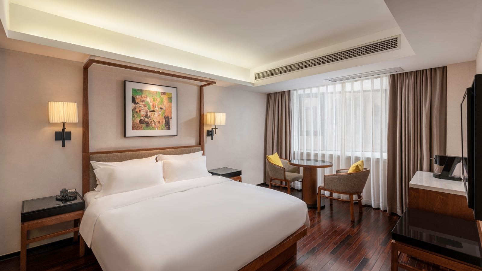 rooms-deluxe-king-bed-room