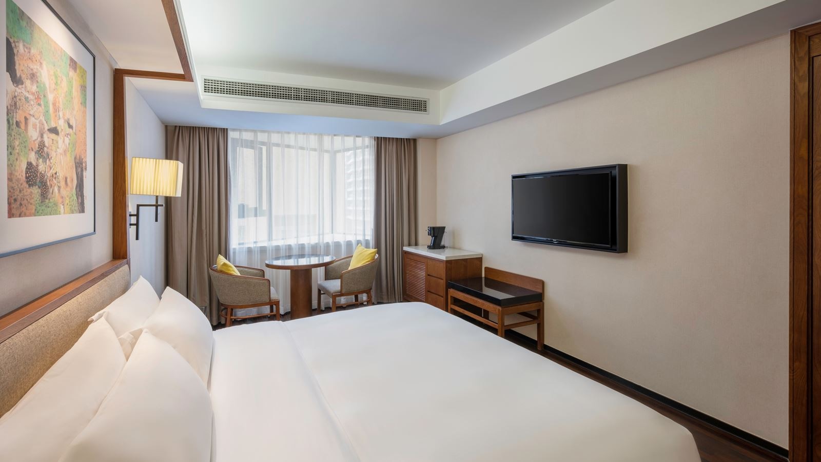 rooms-deluxe-king-bed-room