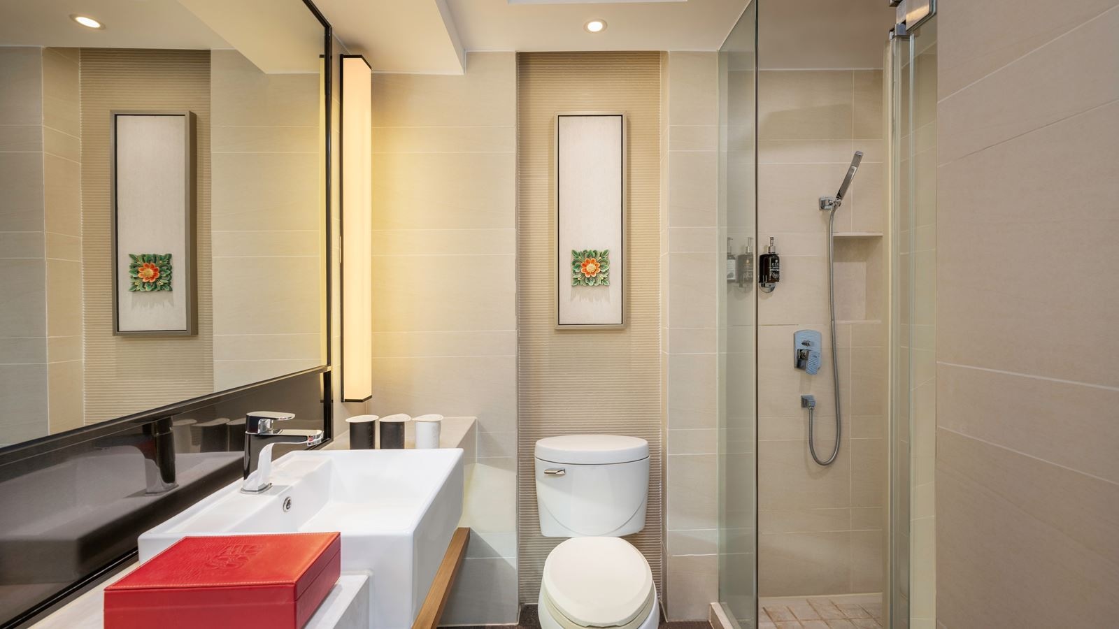 rooms-deluxe-king-bed-room