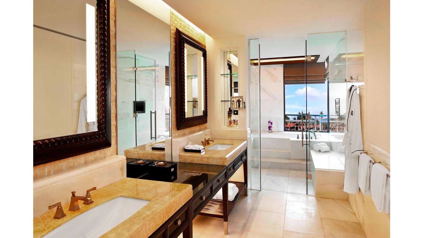 rooms-grand-harbor-view-room-kingqueen