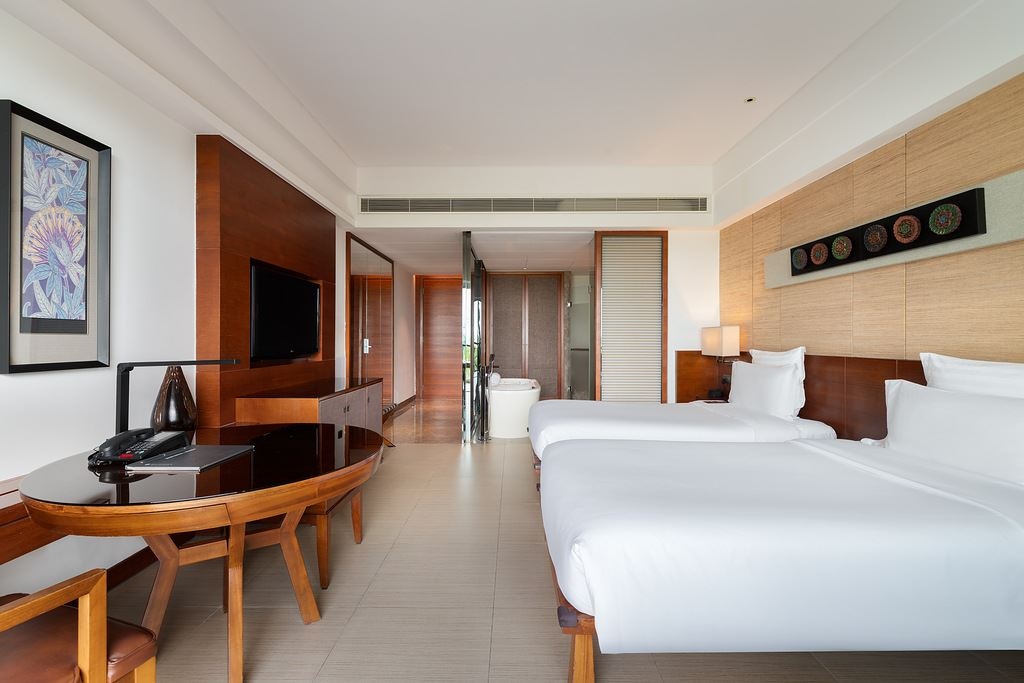 rooms-grand-ocean-view-room