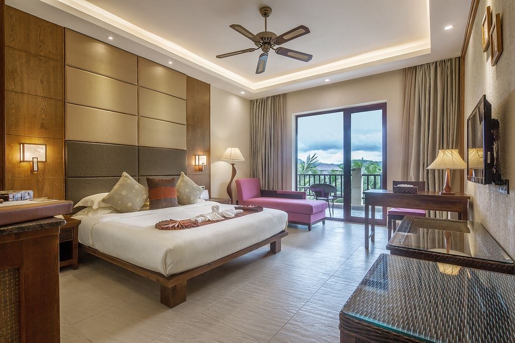 rooms-lake-view-room