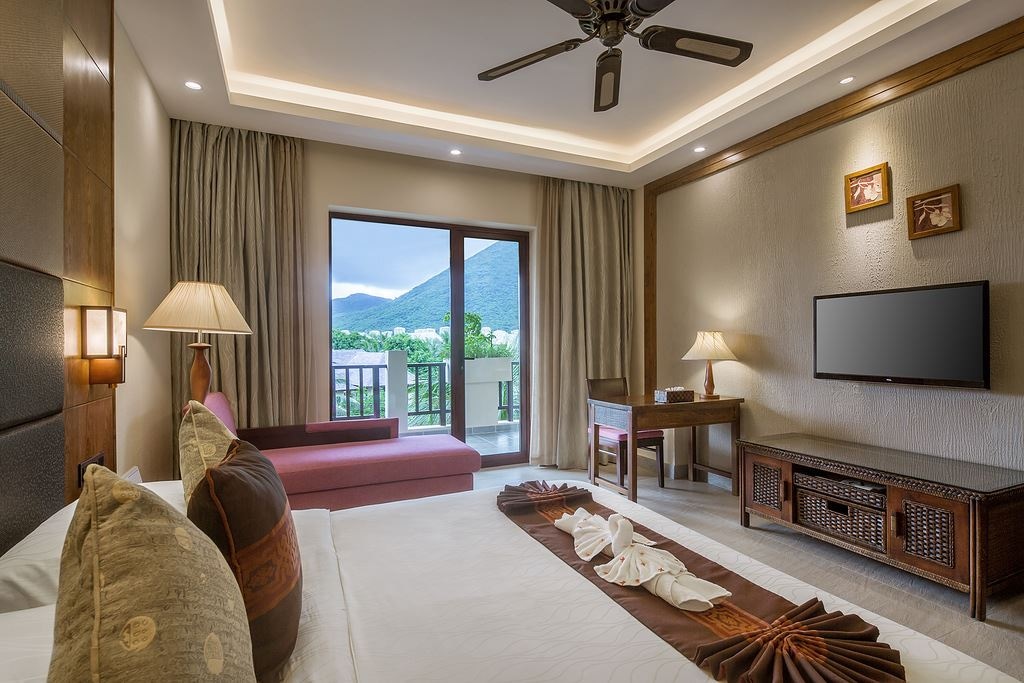rooms-lake-view-room