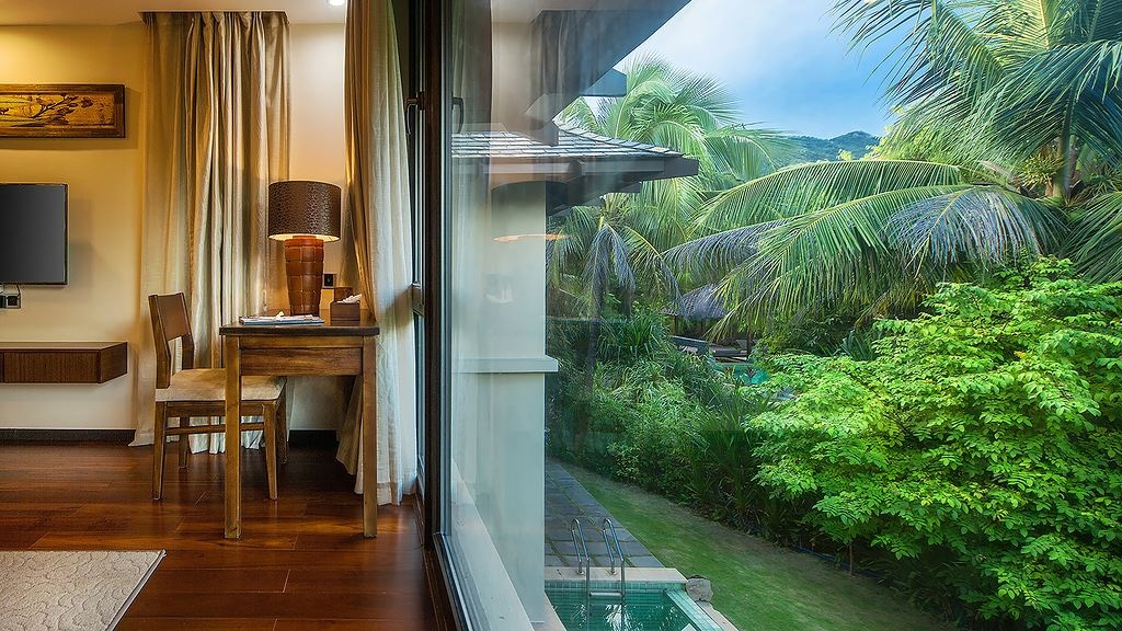 rooms-master-king-bedroom
