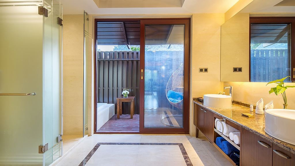 rooms-master-king-bedroom
