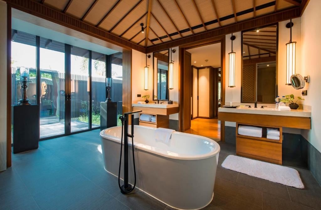 rooms-sea-front-two-bedroom-pool-villa