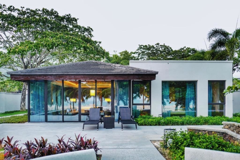 rooms-sea-front-two-bedroom-pool-villa