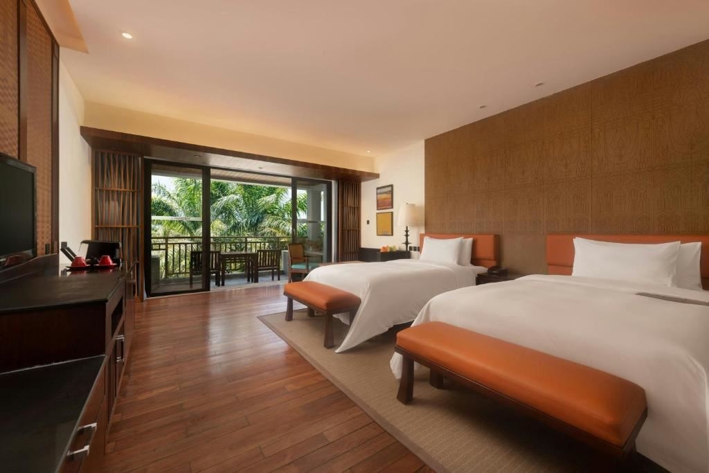 rooms-luxury-lagoon-pool-view-room