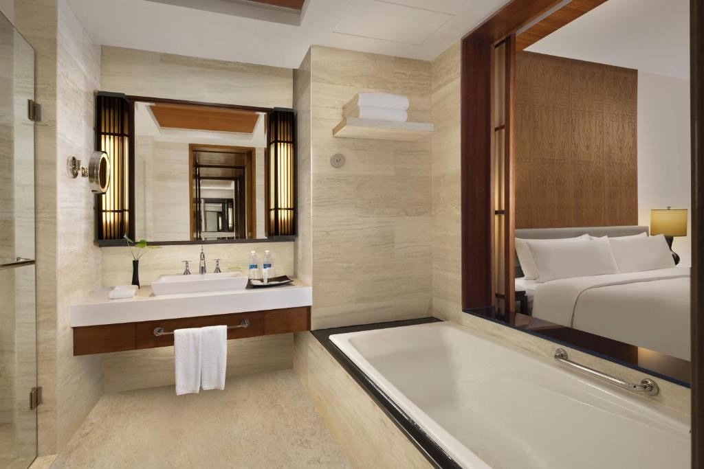 rooms-luxury-lagoon-pool-view-room