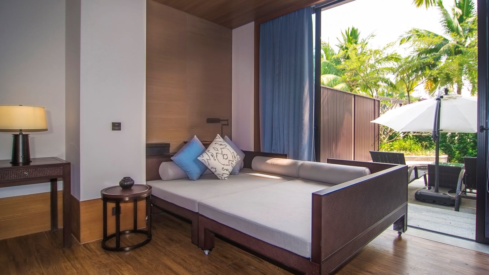 rooms-preminium-garden-pool-room