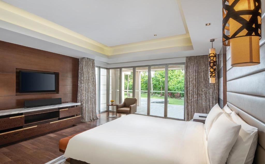 rooms-threebedroom-villa-with-constanttemperature-swimming-pool