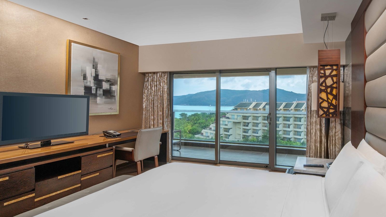 rooms-two-bedrooms-luxury-ocean-view-suite-with-living-room