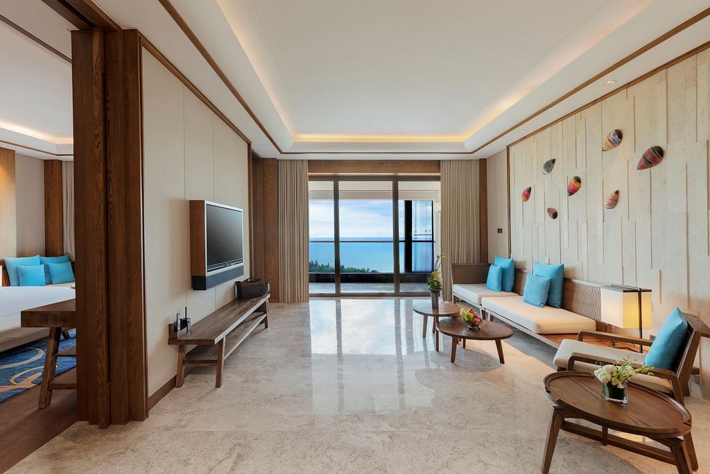 rooms-1-king-bed-1-bedroom-suite