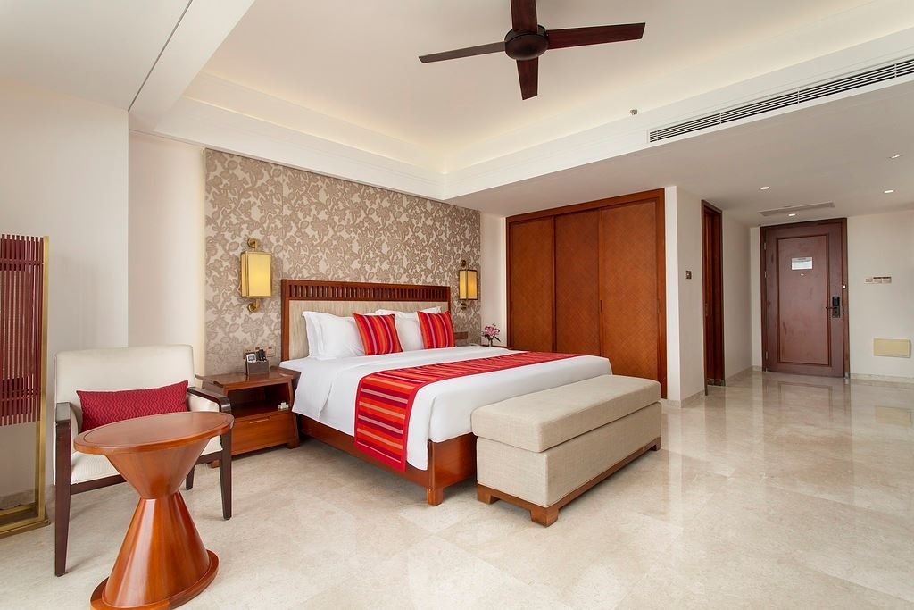 rooms-180-unobstructed-ocean-view-king-room