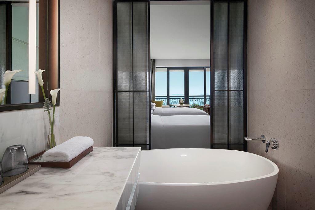 rooms-deluxe-ocean-view-room-king--twin
