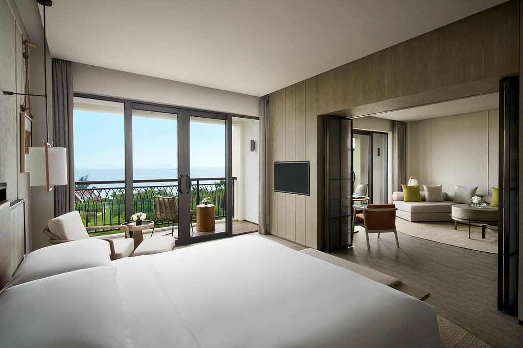 rooms-deluxe-ocean-view-suite