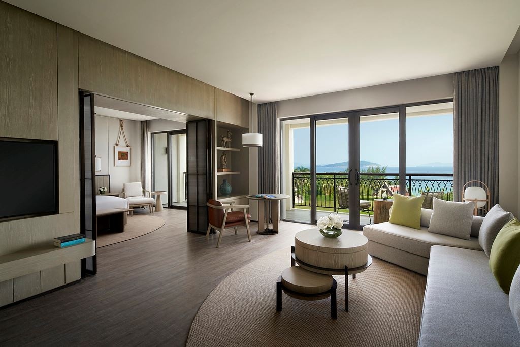 rooms-deluxe-ocean-view-suite