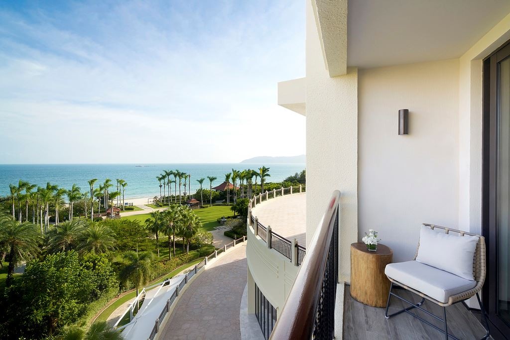 rooms-deluxe-ocean-view-suite