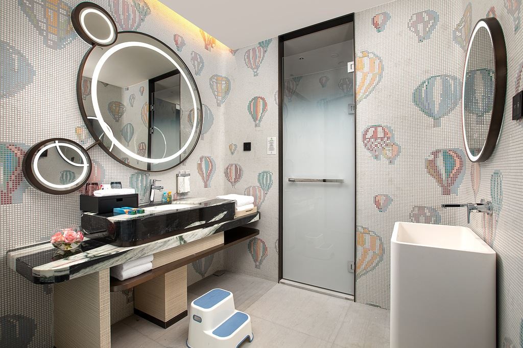 rooms-hualuxe-lake-view-family-studio