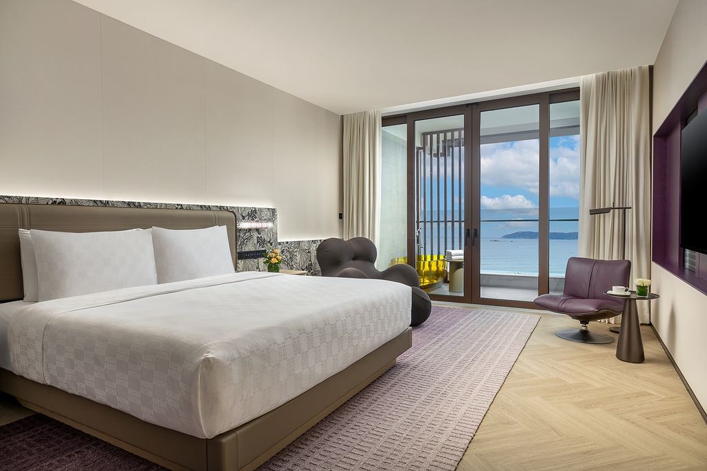 rooms-1-bedroom-suite-living-area-ocean-view