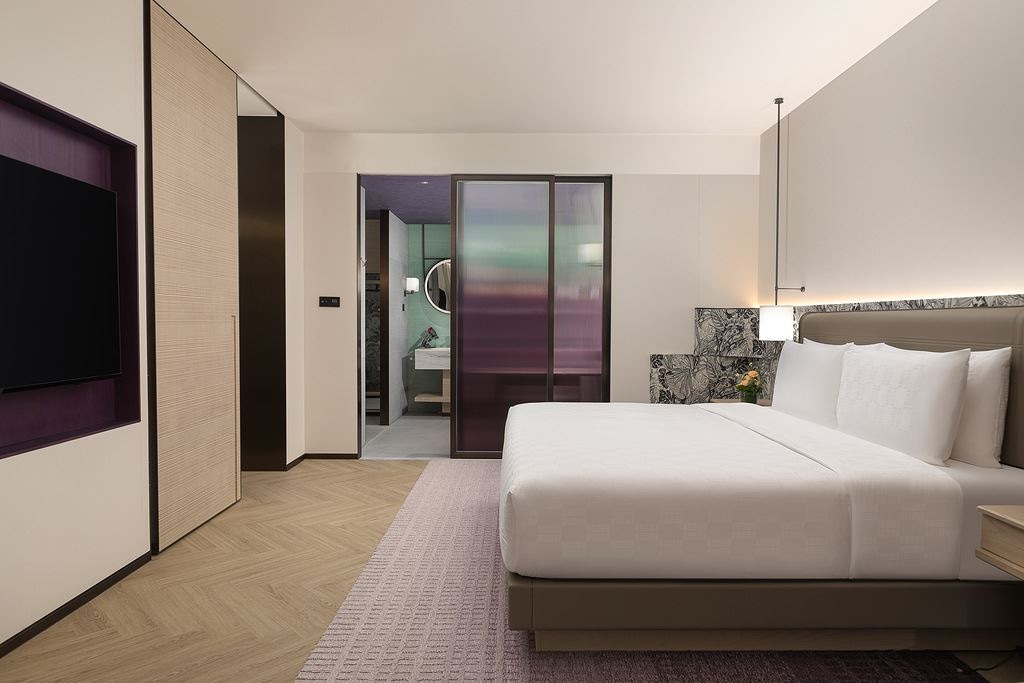 rooms-1-bedroom-suite-living-area-ocean-view