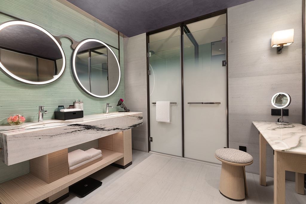 rooms-1-bedroom-suite-living-area-ocean-view