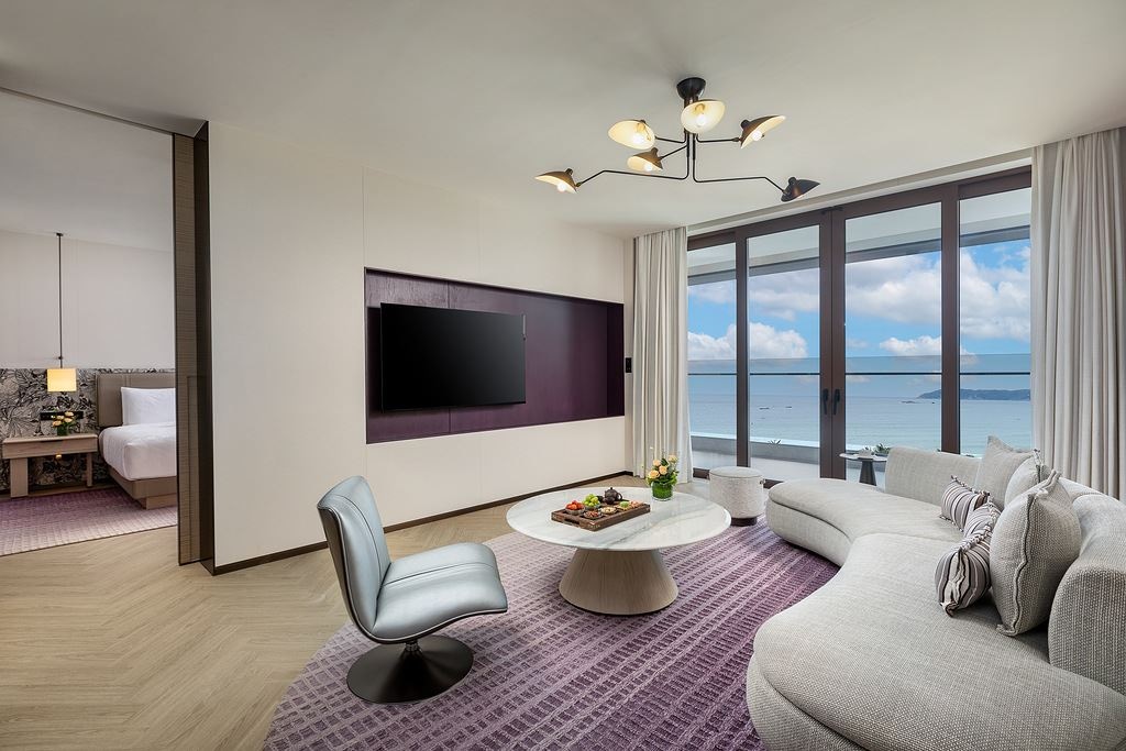 rooms-1-bedroom-suite-living-area-ocean-view