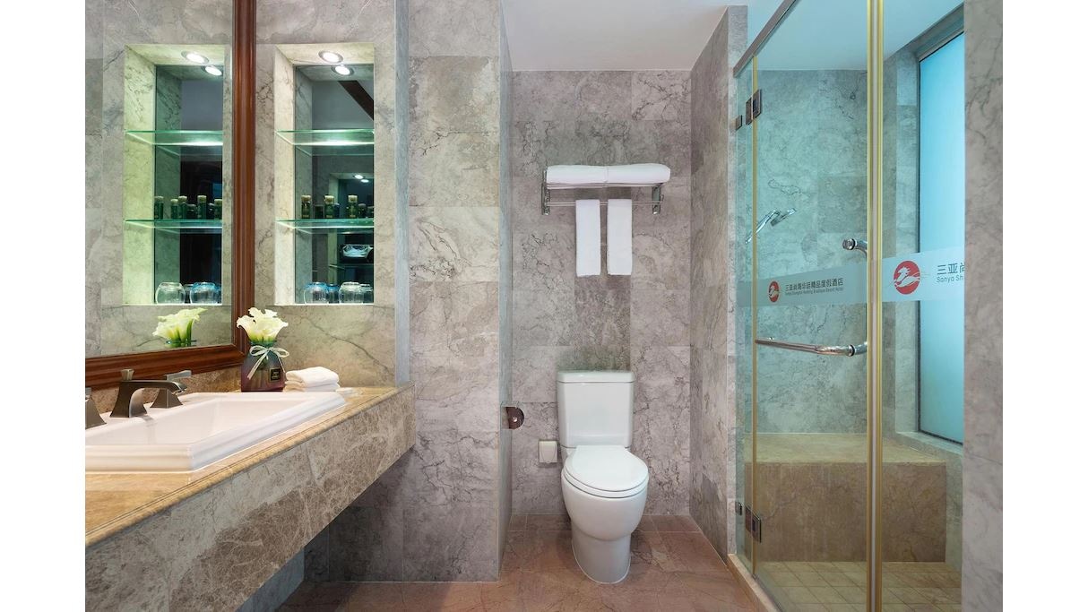 rooms-deluxe-pool-view-room