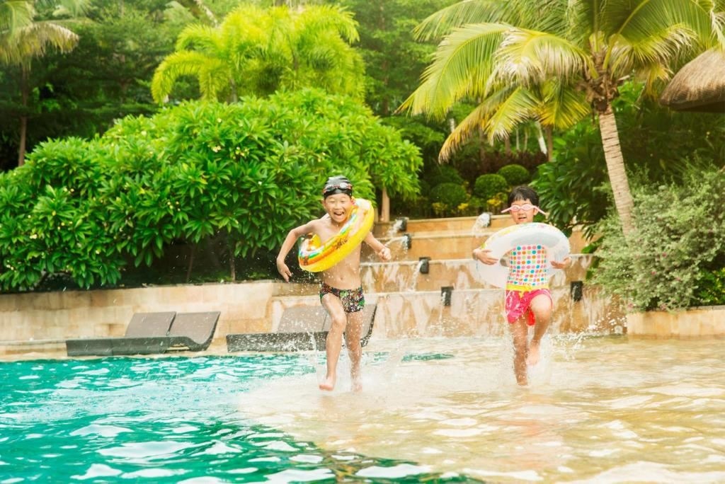 pools-outdoor-pool
