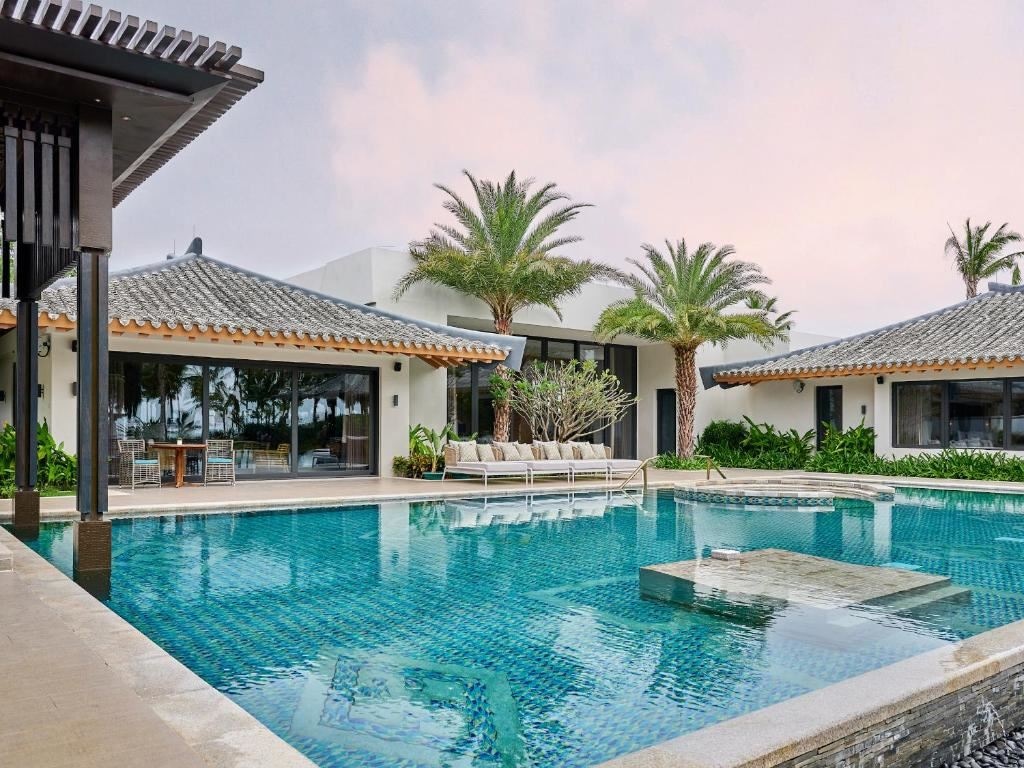 pools-outdoor-pool