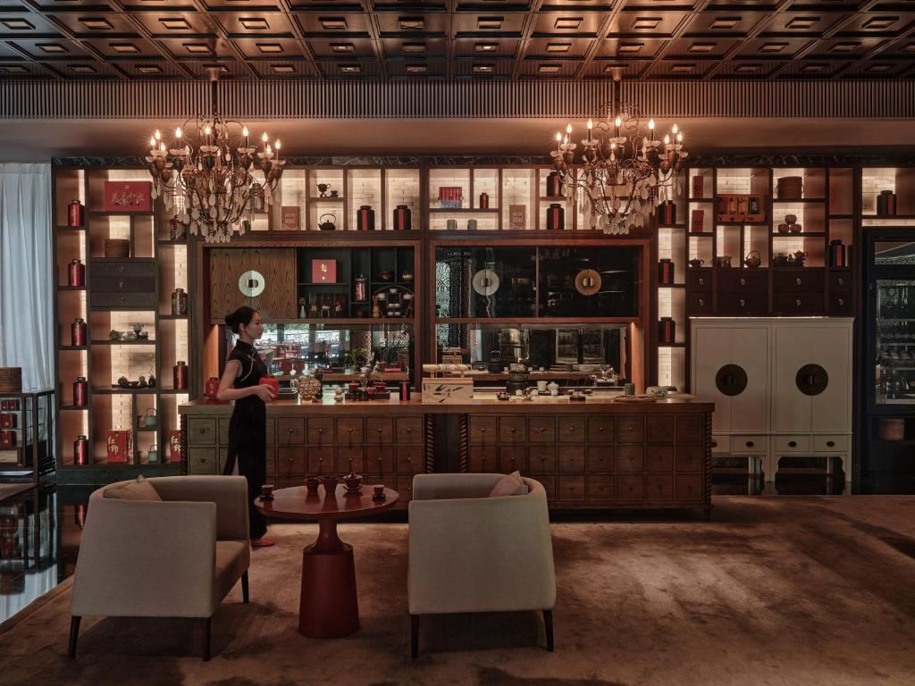 bars-living-room--the-bar