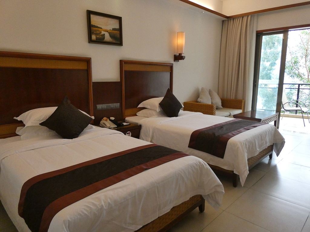 rooms-garden-view-room-twin-bed-in-building-bb